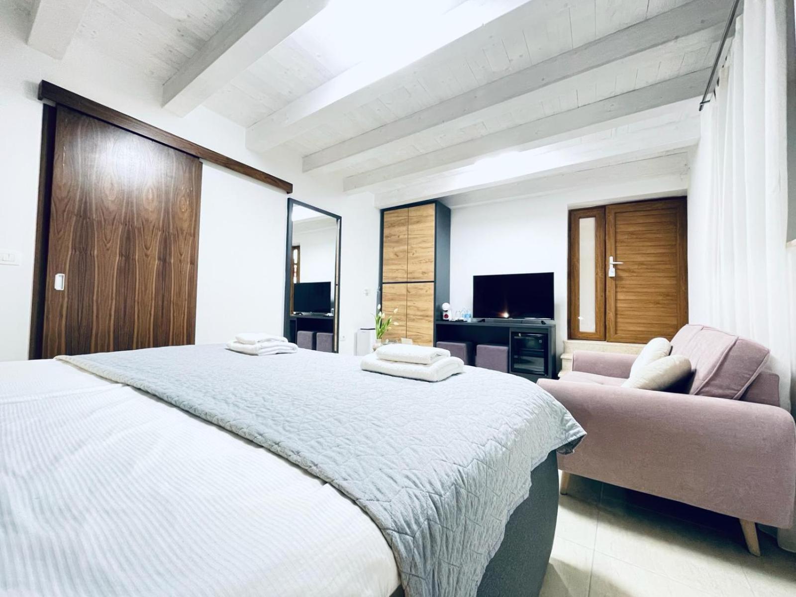 Fazana City Rooms With Free Parking Eksteriør billede